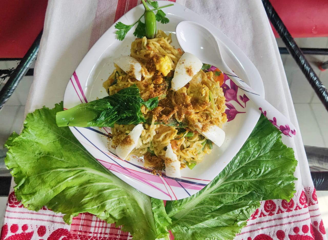 MAGGI with Egg and Gai Choi